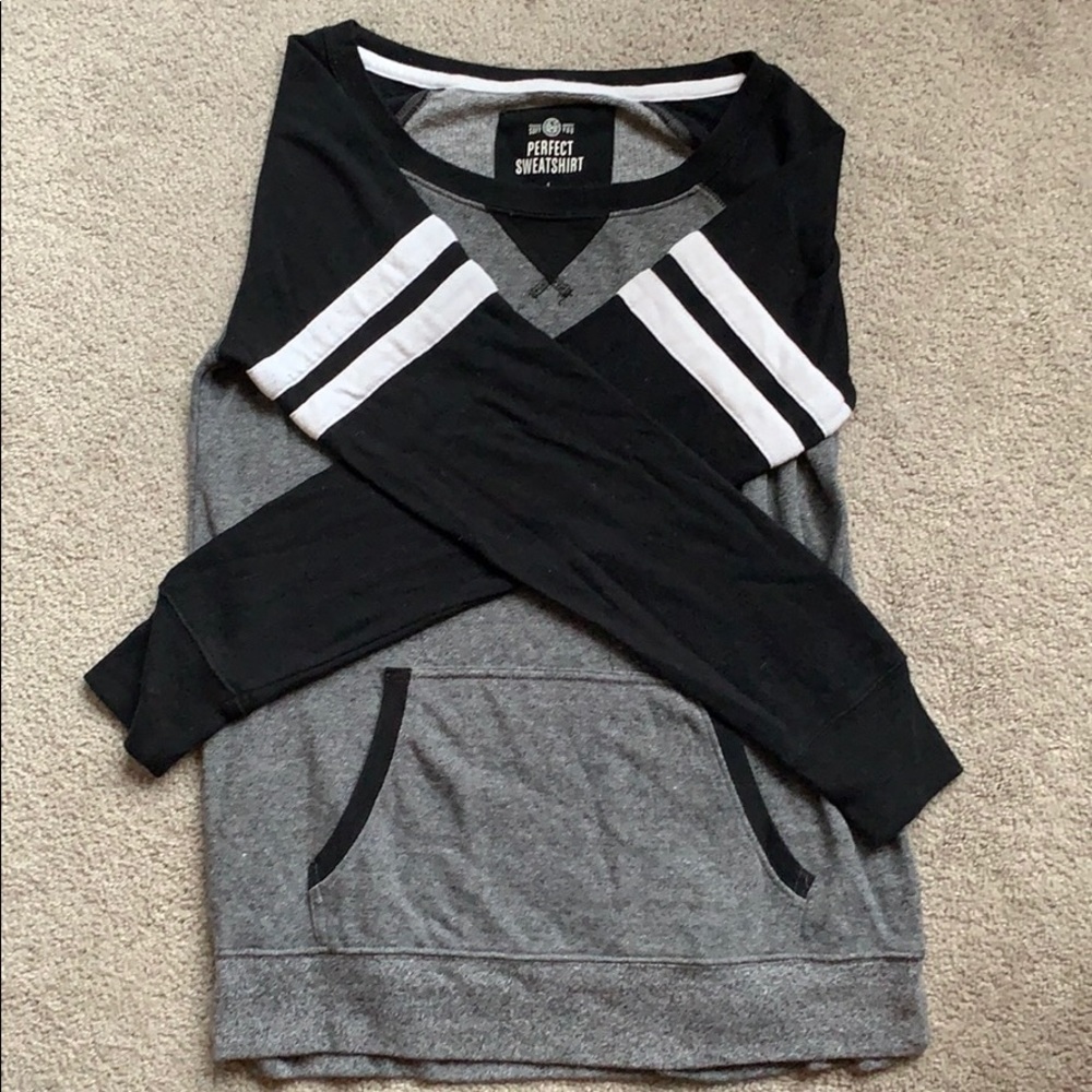 Black and gray sweater